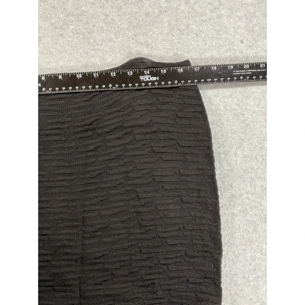 St. John Couture Black Textured Knit Pencil Skirt Size 10 Made in USA 2326
